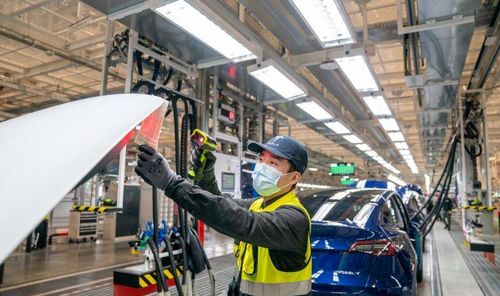 馬斯克旗下車企大幅提高工人工資，員工月薪有望破萬引發(fā)行業(yè)熱議